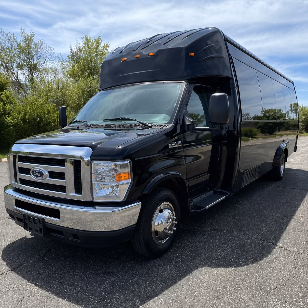 Richmond Winery Tour & Pub Crawl Transportation party bus exterior